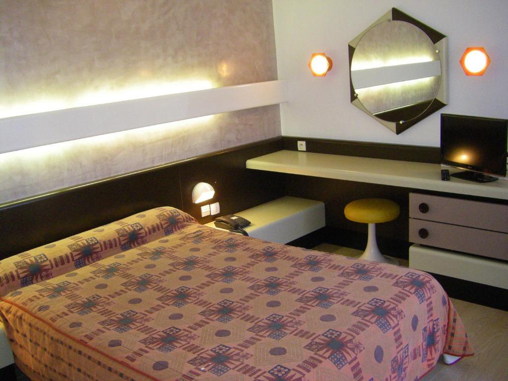 Hôtel Urbain V Mende Kamer foto